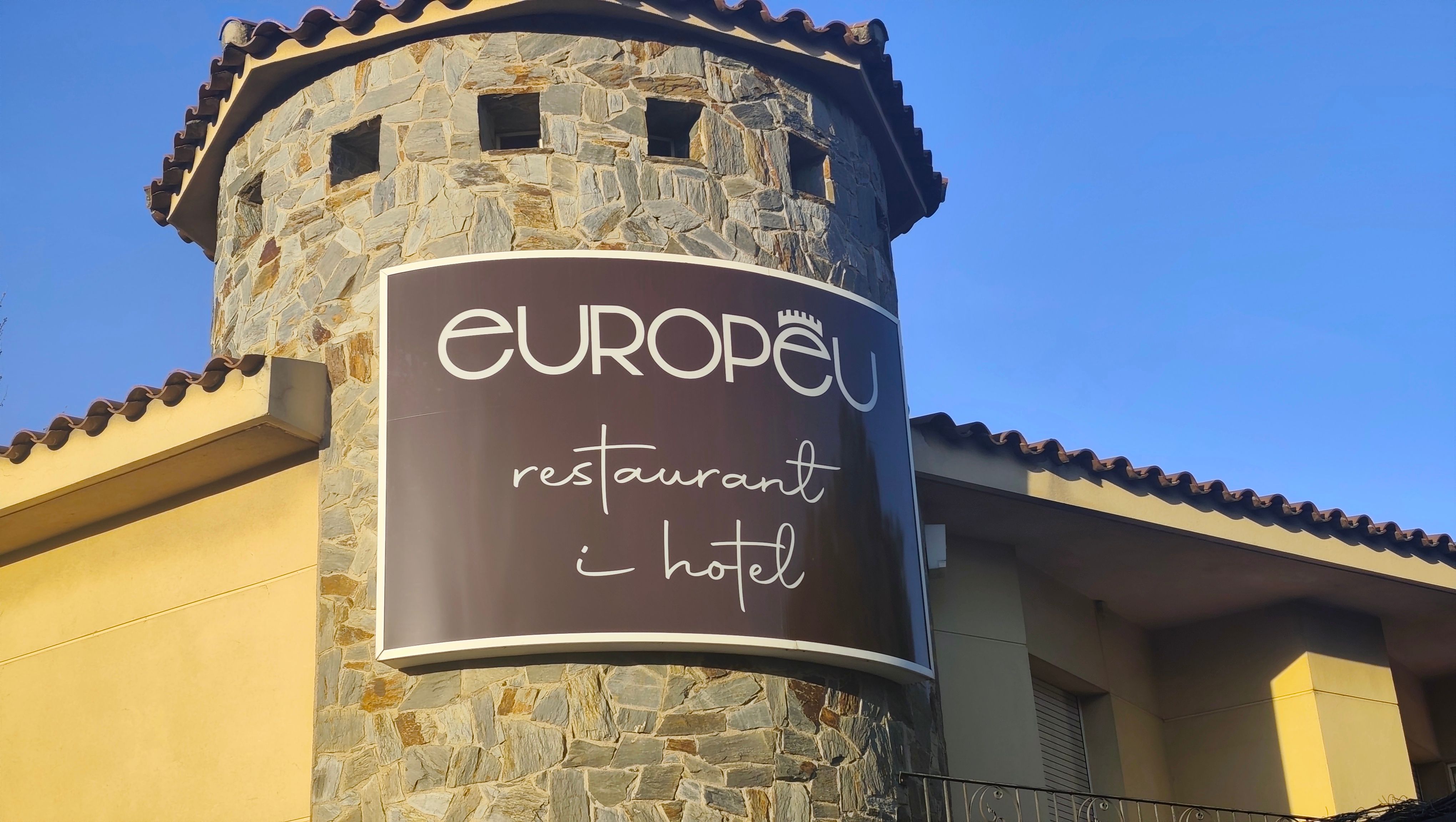 Fachada principal del Europeu